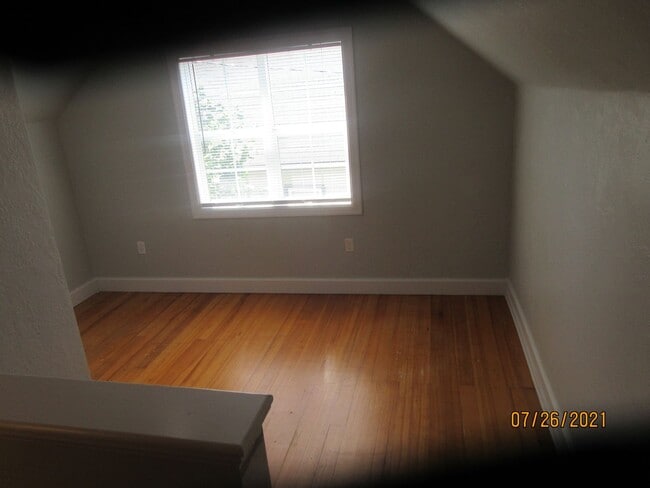 Building Photo - (936) 18th Street Home - 3 Bedroom / 2 Bat...
