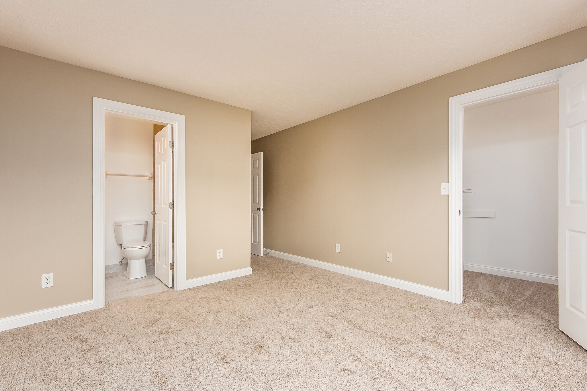 Building Photo - 2257 Hedgerow Road