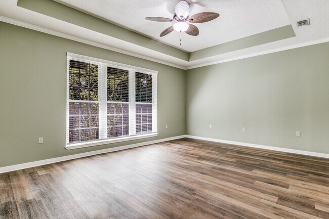 Building Photo - Great Home in the Tiger Point community of Champions Green!