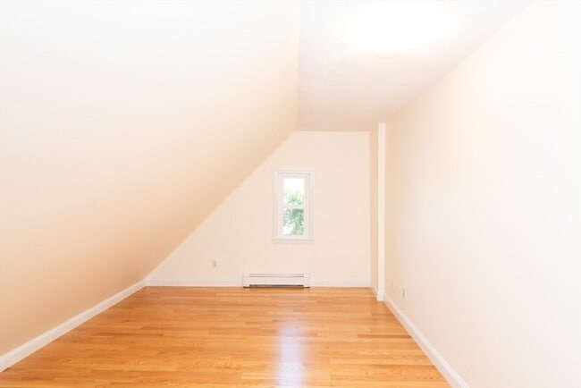 Building Photo - 18 Union St