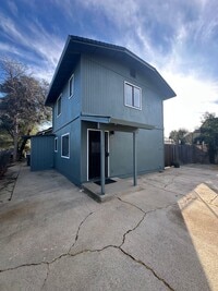 Building Photo - 1456 Magnolia Ave