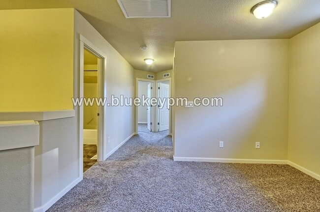 Building Photo - 3 Bed 2.5 Bath Home in Hazel Dell w/ Easy Access to I-5 and SR 500