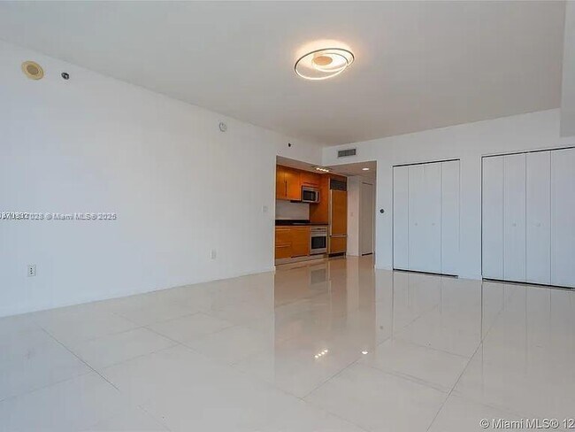 Building Photo - 475 Brickell Ave