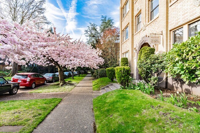 Building Photo - Dixonian