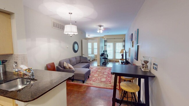 Building Photo - Fully Furnished Midtown Nashville Apartment