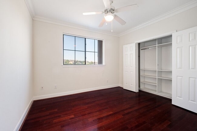 Building Photo - Modern Condo Living Near Downtown Austin & Movie House Theater