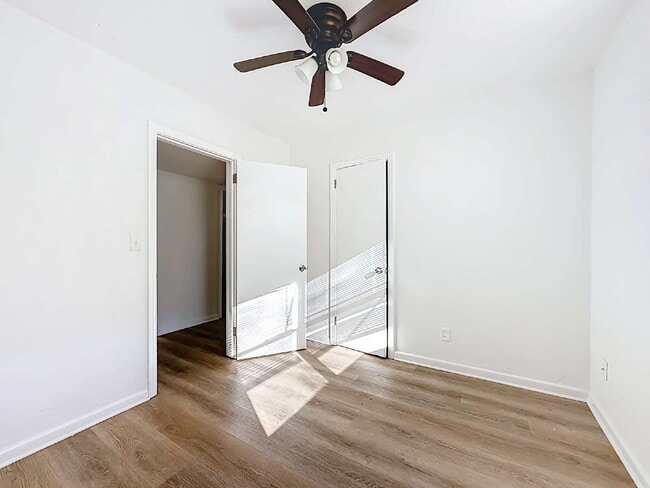 Building Photo - 5330 Quan Dr