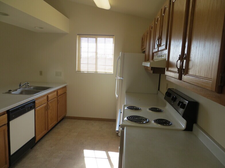 Building Photo - 716 20th St