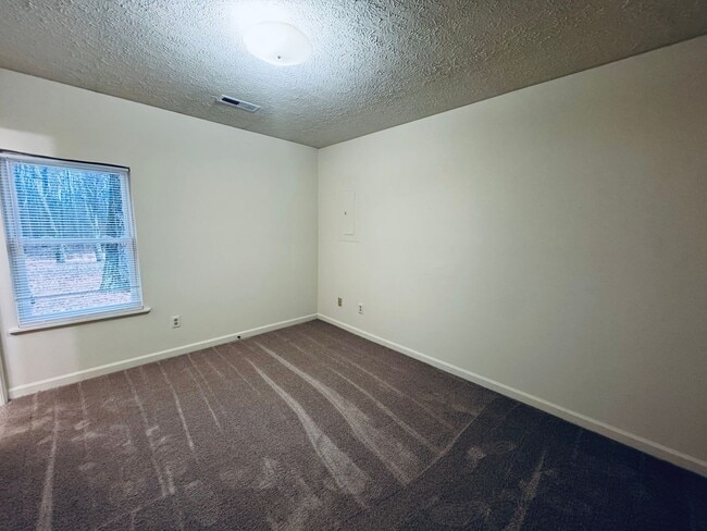 Building Photo - Great House on Wiggington Road