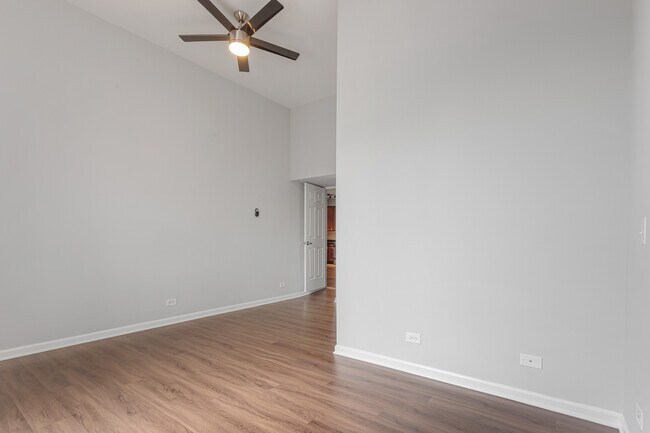 Building Photo - 2451 W Howard St