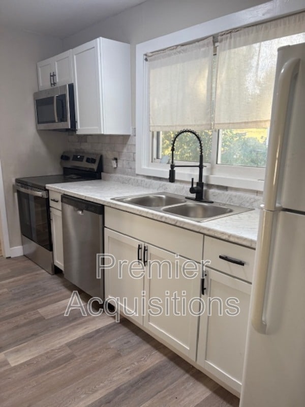 Building Photo - 3318 Fernwood Ave