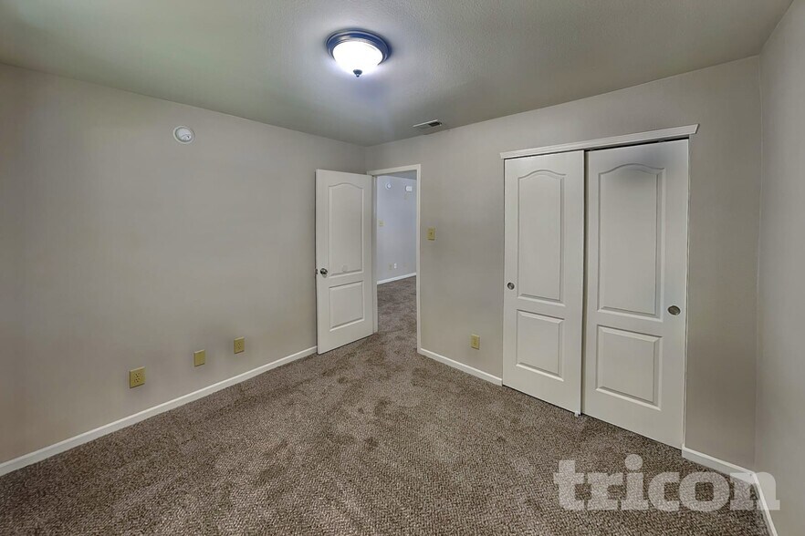 Building Photo - 2336 Blackthorn Dr