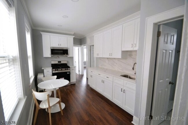 Building Photo - 56 Hobart Pl