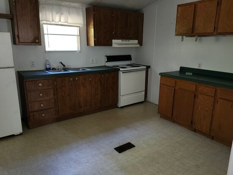 Building Photo - 3 Arrows Est