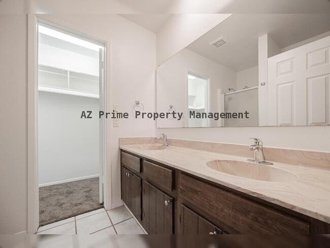 Building Photo - 900 S Hacienda Dr