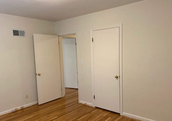 Building Photo - 3434 Linwood Ave