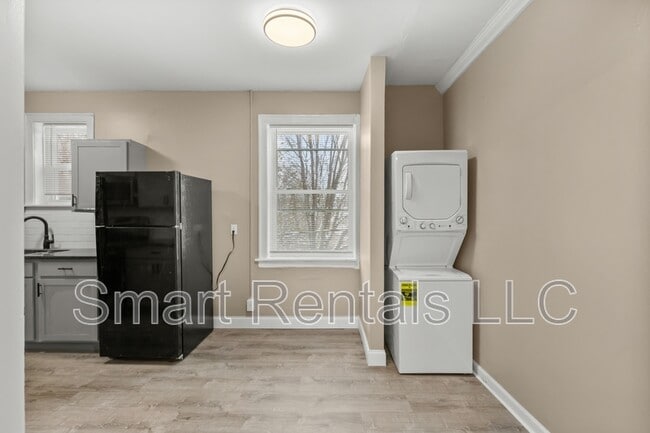 Building Photo - 4205 Ellenwood Ave