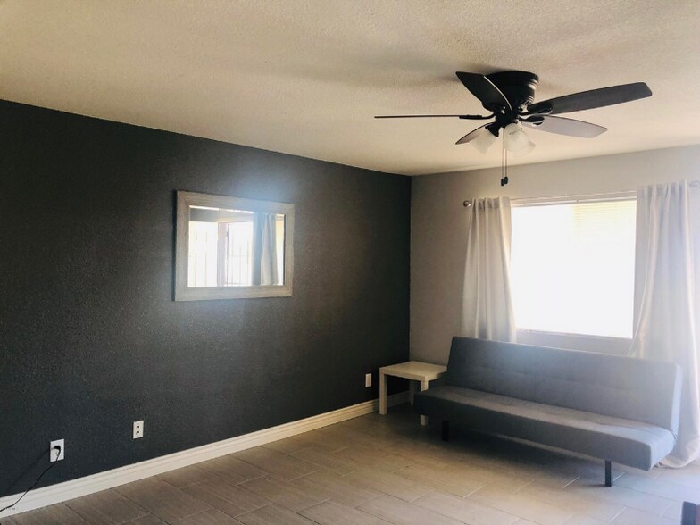 Building Photo - 700 W University Dr