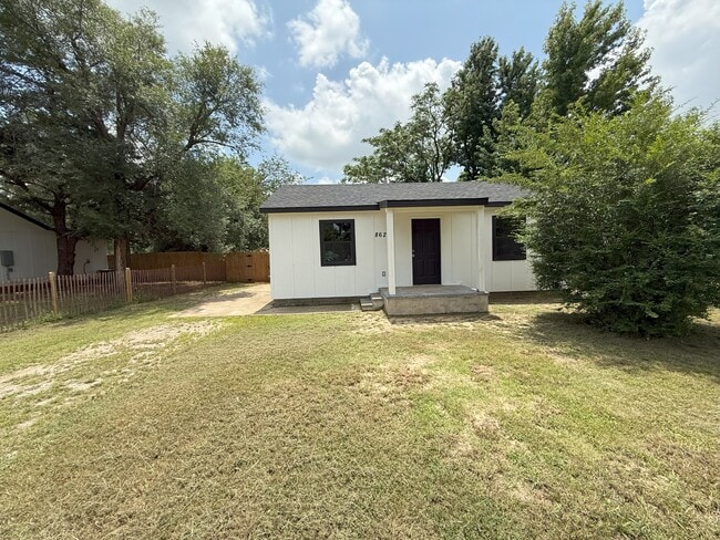 Primary Photo - 8624 NE 17th St
