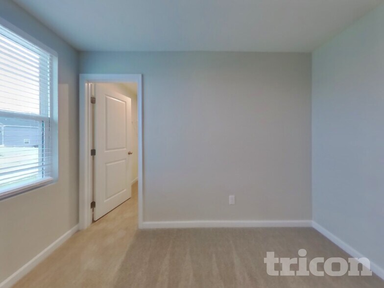 Building Photo - 1082 Suffolk Ln