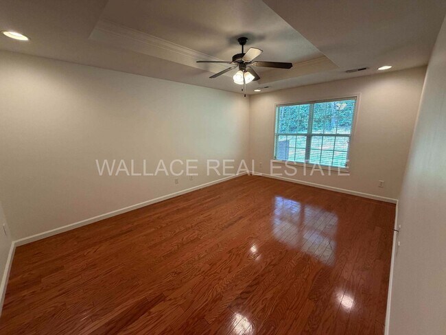 Building Photo - SPACIOUS 3 BEDROOM CONDO IN ANDERSON RIDGE ON GLEASON DRIVE!!