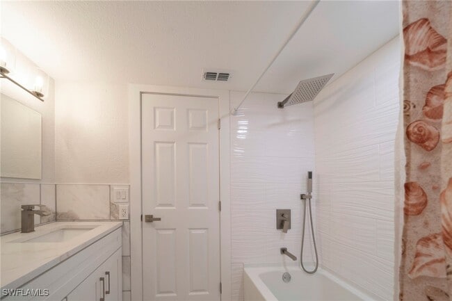 Building Photo - 17458 Blueberry Hill Dr