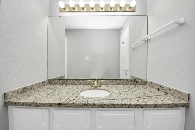 Building Photo - 6306 S Rice Ave