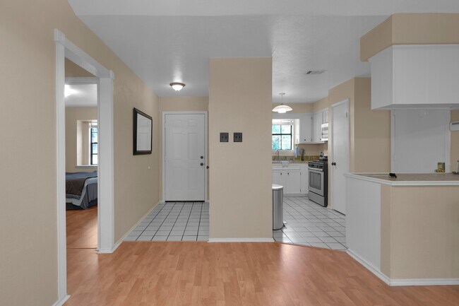 Building Photo - 83 Summer Crest Cir