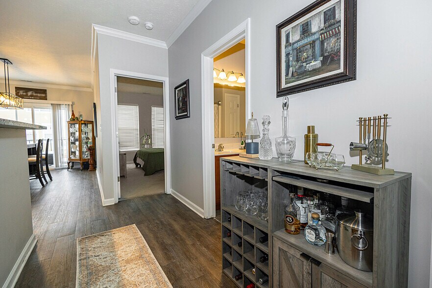 Building Photo - 6595 Reserve Dr