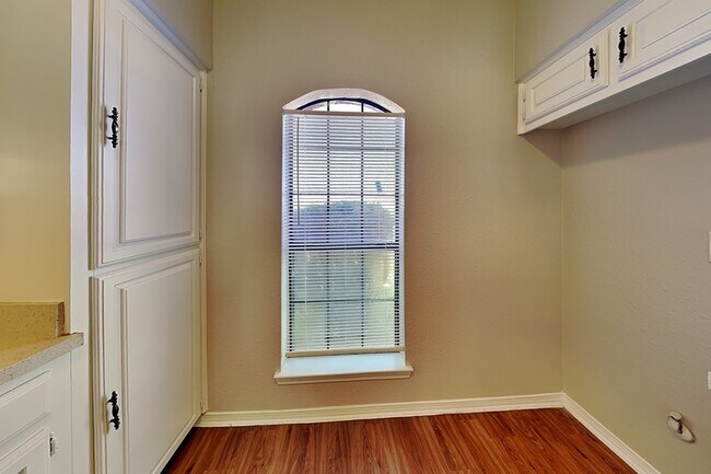 Building Photo - 6206 Alissa Dr