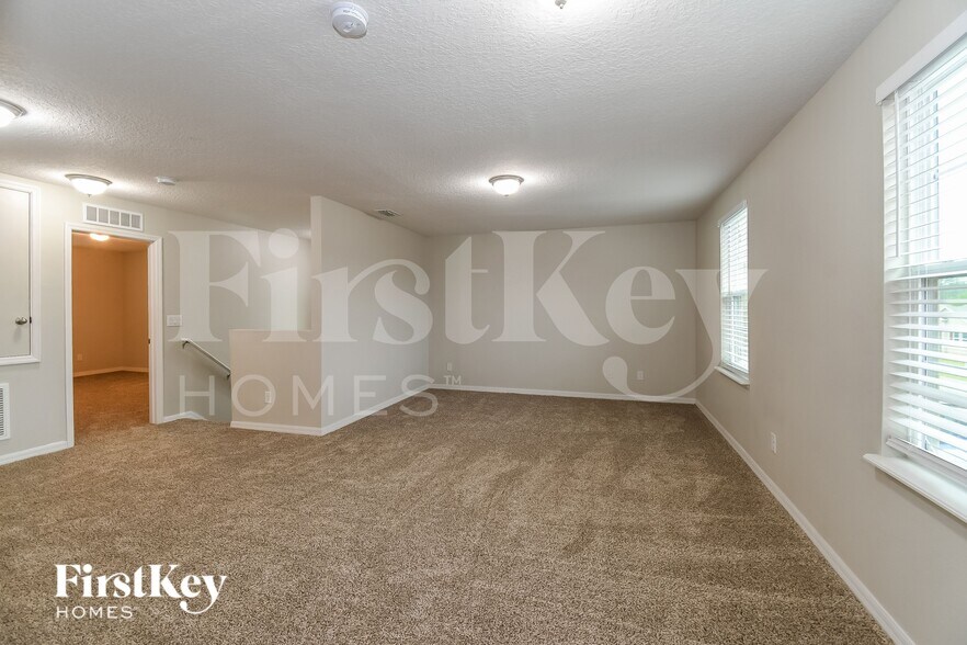 Building Photo - 10280 Magnolia Hills Dr