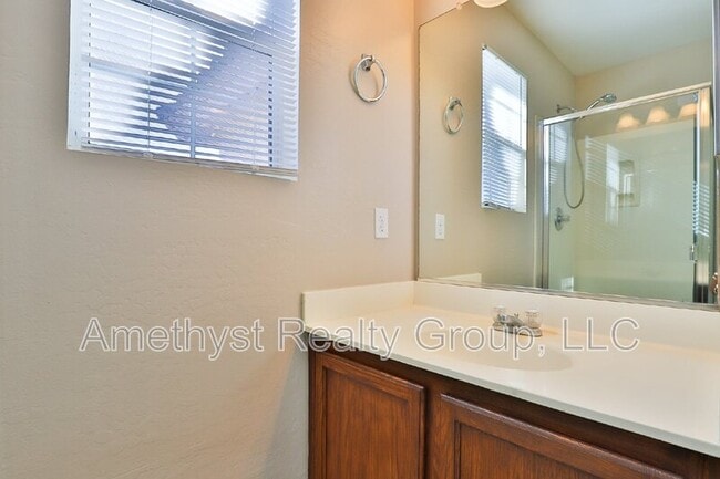 Building Photo - 11706 W Sunnyside Dr