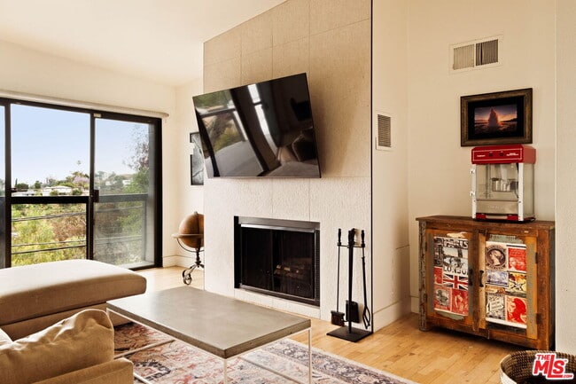 Building Photo - 303 Mavis Dr