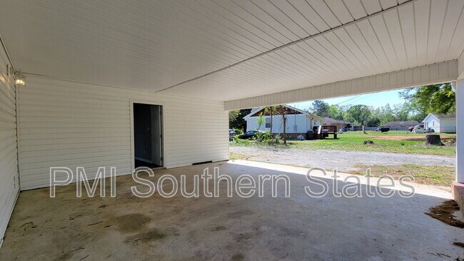 Building Photo - 104 Madison Cir