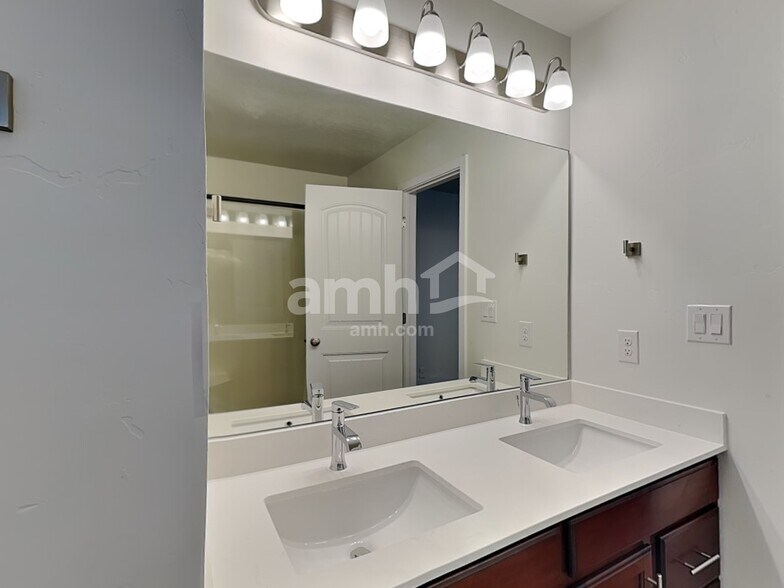 Building Photo - 4103 Dakota Dr