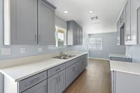 Building Photo - FULLY UPDATED 2 Bedroom/ 2 bathroom condo ...