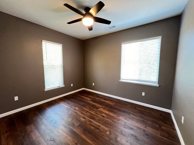 Building Photo - Completely Remodeled home in desirable Mou...