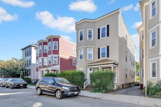 Primary Photo - 6 Bellflower St