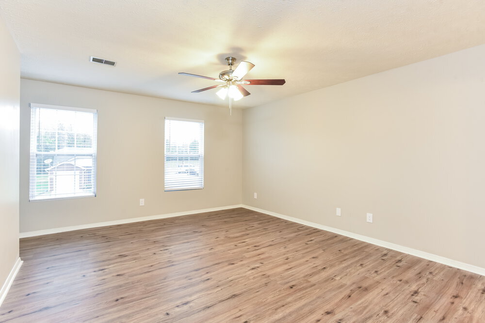 Building Photo - 2803 Creekbend Dr