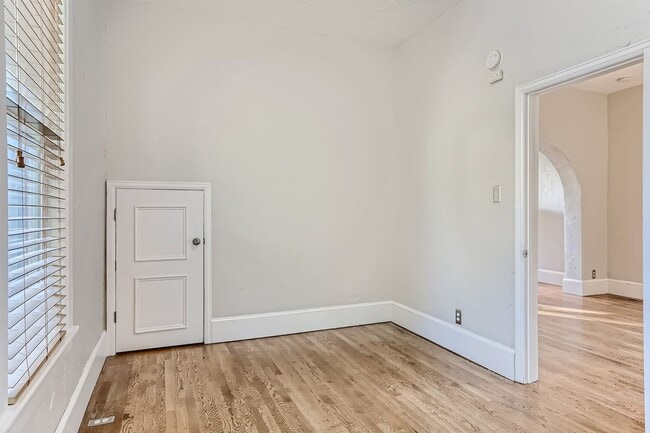 Building Photo - Stunning 4 bedroom, 4 bathroom home near Sloan's Lake!