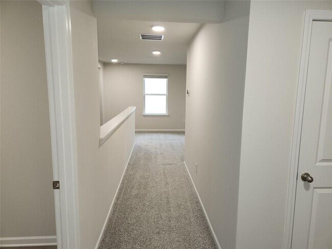 Building Photo - 235 Vly Oak Dr