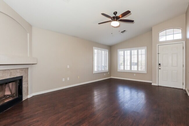 Building Photo - 867 E Morelos St