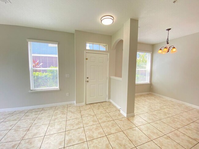 Building Photo - 6610 S Goldenrod Rd