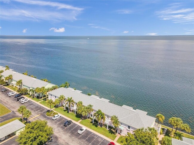 Building Photo - 4875 Coquina Key Dr SE