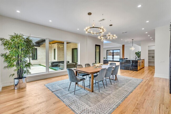 Building Photo - 7533 Royal Pl