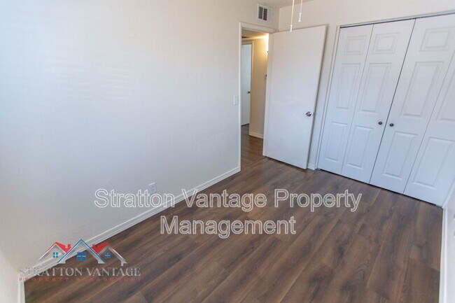 Building Photo - 3120 N 67th Ln