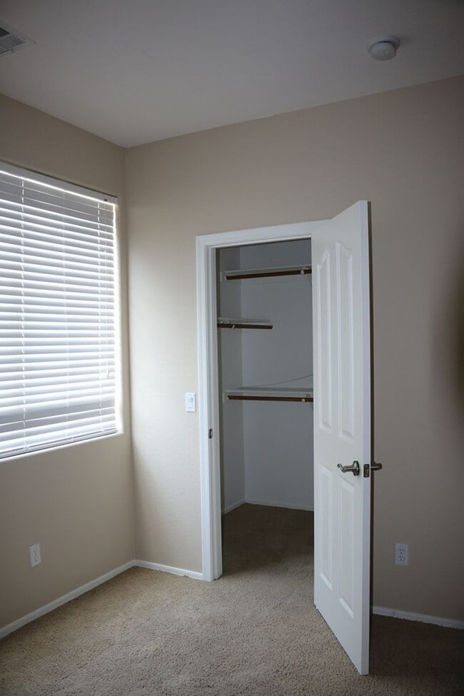 Building Photo - 14551 W Laurel Ln