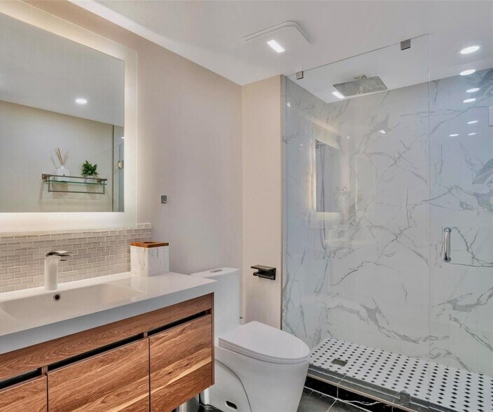 Building Photo - 605 Ives Dairy Rd