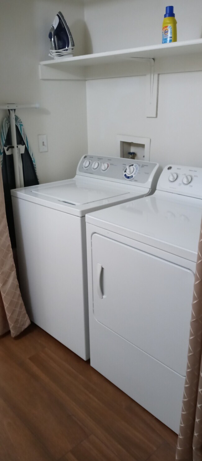 Building Photo - 5151 Pioneer Ave