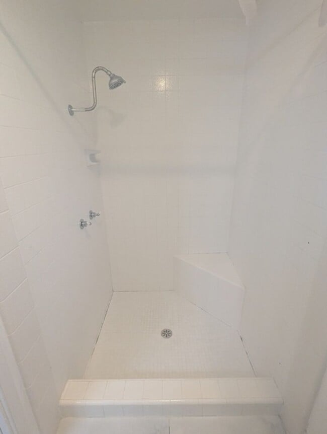 Building Photo - 3 Bed - 2 Bath House with Solar & Mountain...